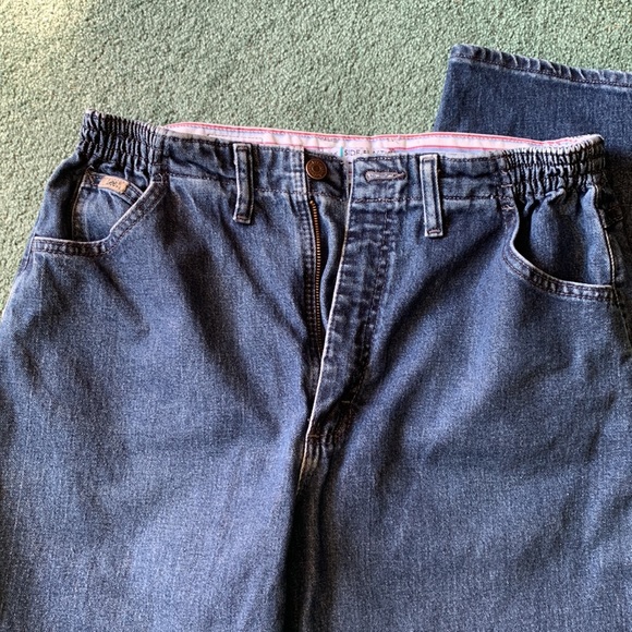 NO LONGER FOR SALE 3 Pair Lady’s LEE Jeans —size 12 - side elastic at the waist. - Picture 4 of 6